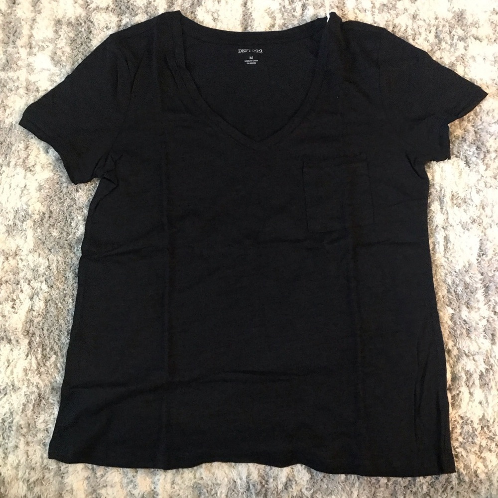 Dept 222 size M black v-neck short sleeve tee shirt NWT.